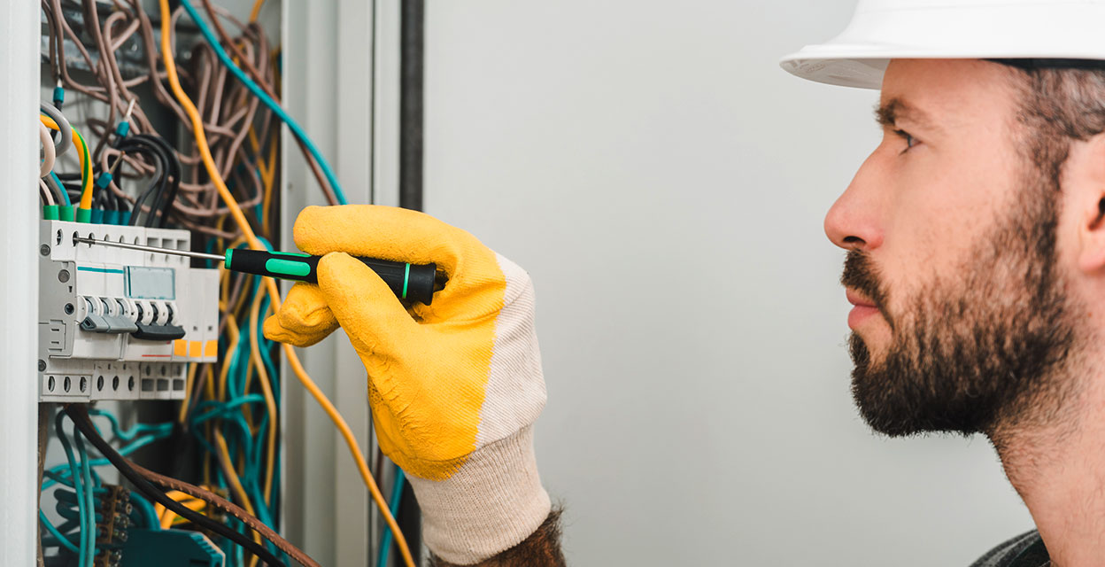 Verificación de credenciales de instalador eléctrico autorizado por comunidad autónoma